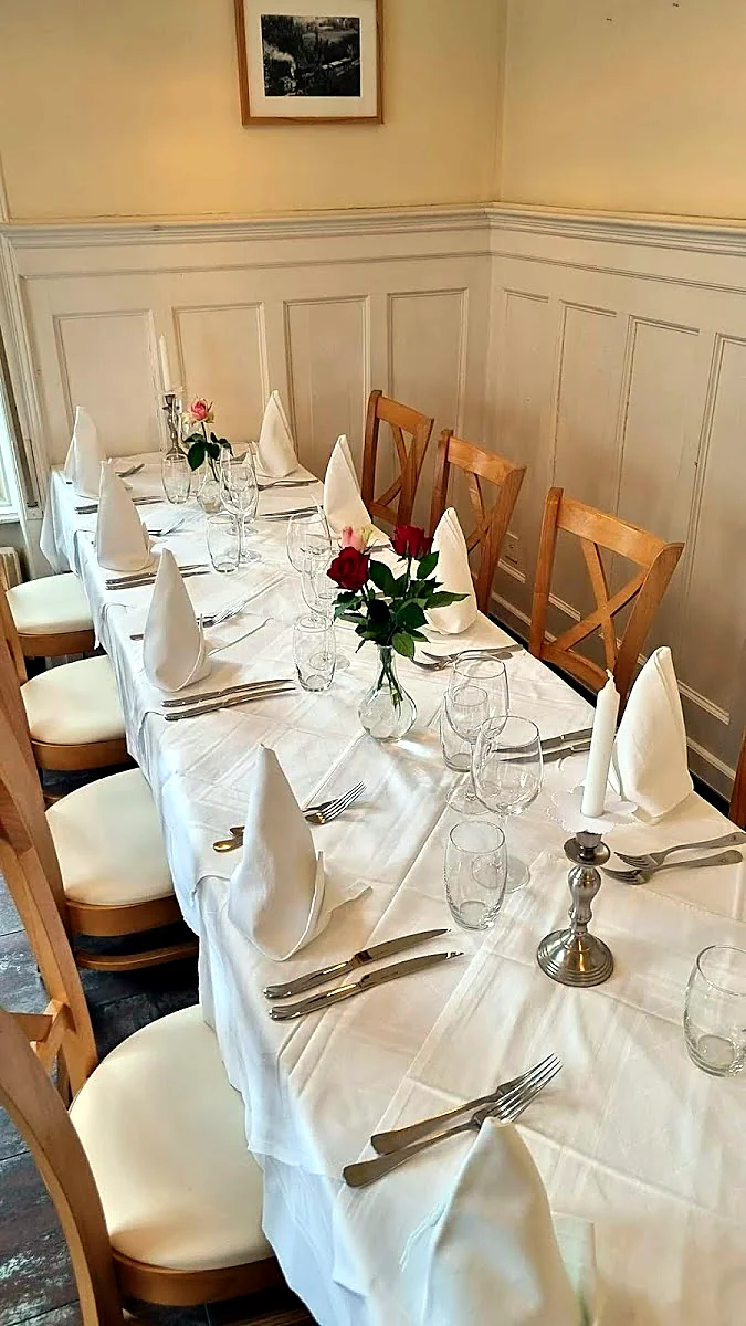 Gedeckter Tisch im Restaurant Die 3 Musketiere